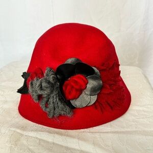 ALESSANDRA BACCI Vintage Elegant Red Women's Wool Hat with Floral Accent.